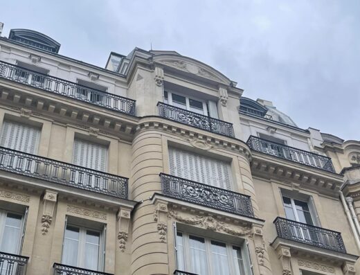 Fenêtre sur immeuble classé Paris